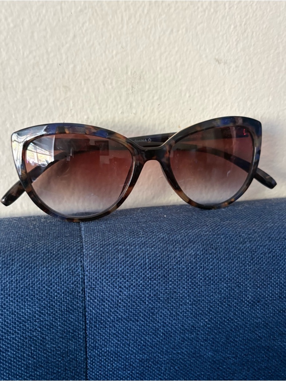 Cat-Eye Tortoiseshell Sunglasses - Unbranded